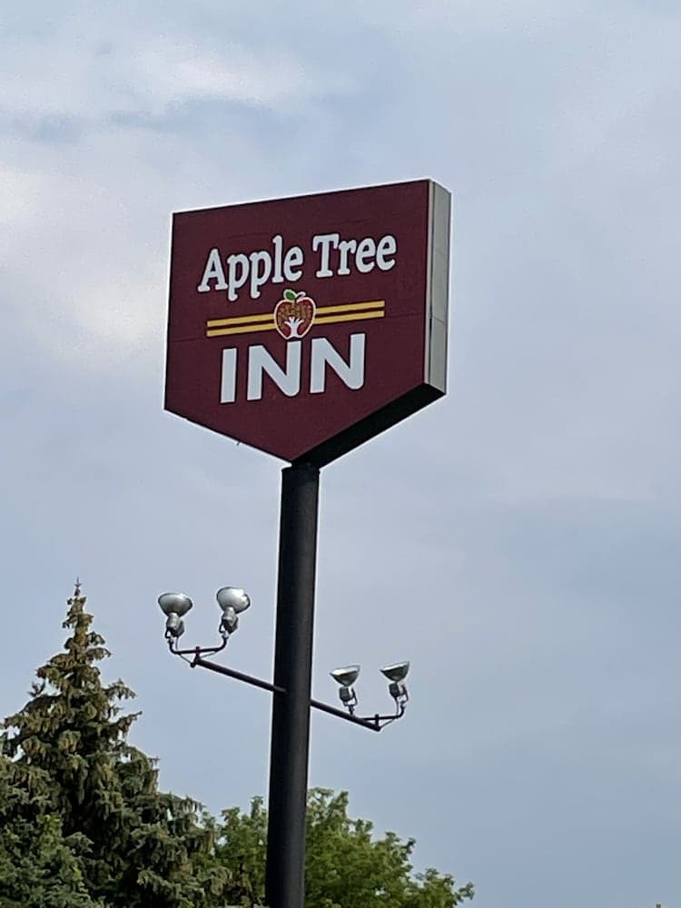 Rodeway Inn & Suites Saginaw I-675 gallery photo in Saginaw, MI — image 10