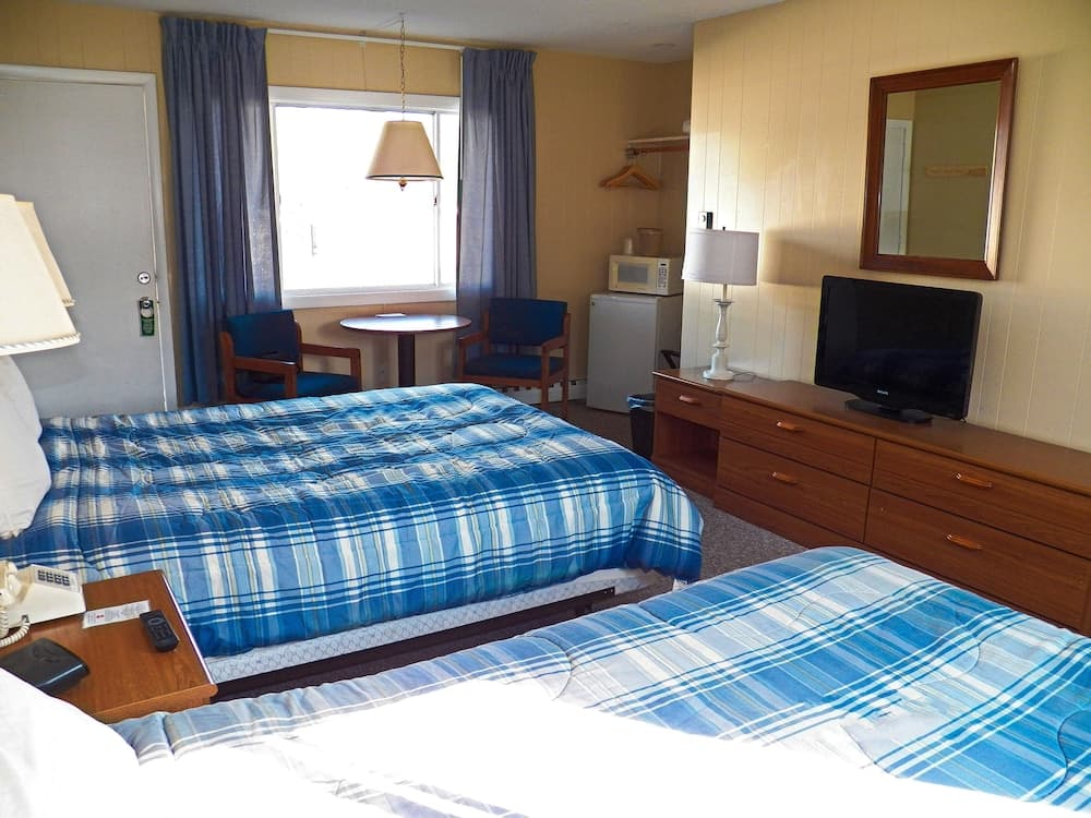Coast Village Inn & Cottages interior in Wells — gallery photo 2