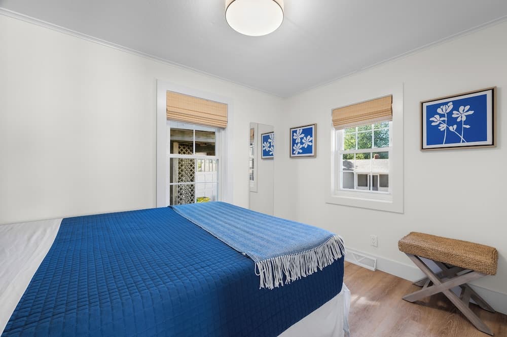 Marina Bay Cottages interior in Waterford — gallery photo 2