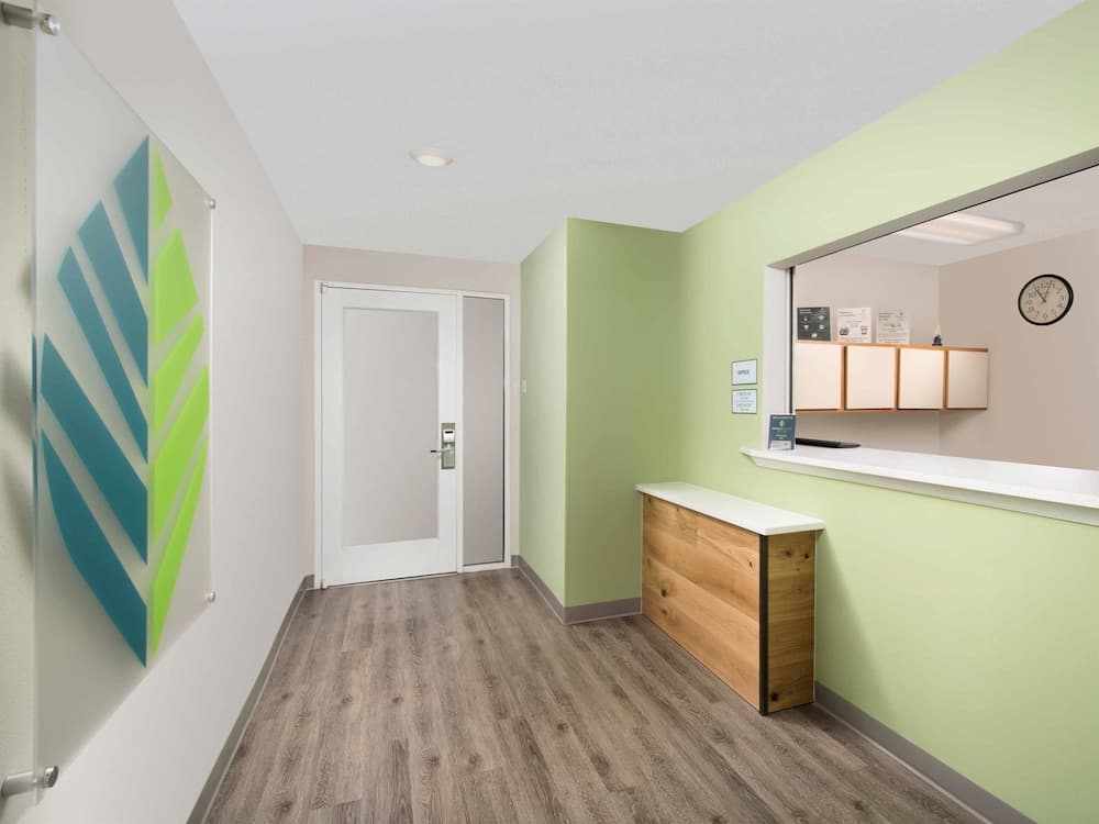 WoodSpring Suites Spartanburg - Duncan interior in Duncan, SC — gallery photo 2
