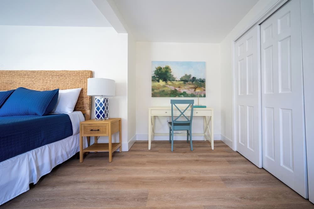 Marina Bay Cottages interior in Waterford — gallery photo 2
