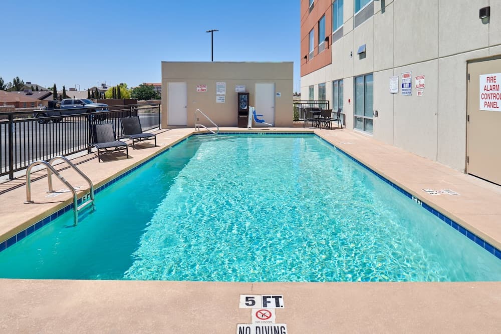 Holiday Inn Express & Suites El Paso East-Loop 375 by IHG interior in El Paso, TX — gallery photo 2