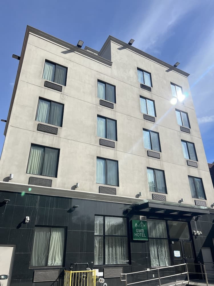 GWB Hotel property views in Bronx, NY — gallery photo 3