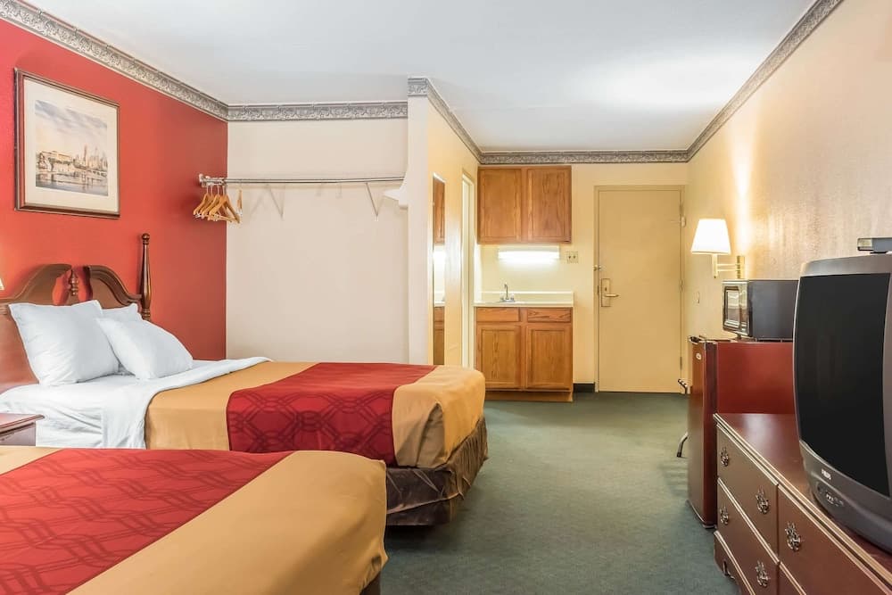 Econo Lodge Reading Airport gallery photo in Reading, PA — image 17