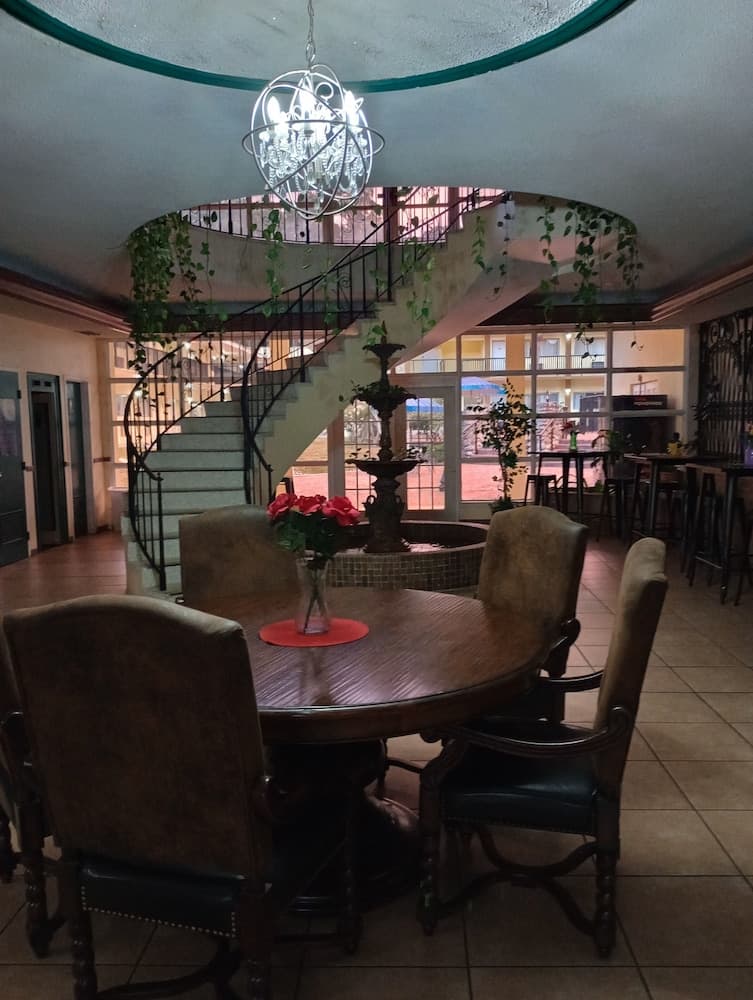 University Inn Gainesville interior in Gainesville, FL — gallery photo 2