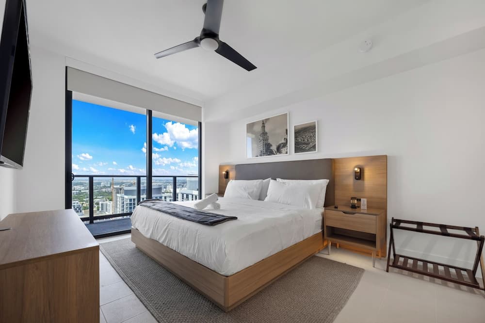 Skyline Retreat Chic 1-BR with City View property views in Miami, FL — gallery photo 3