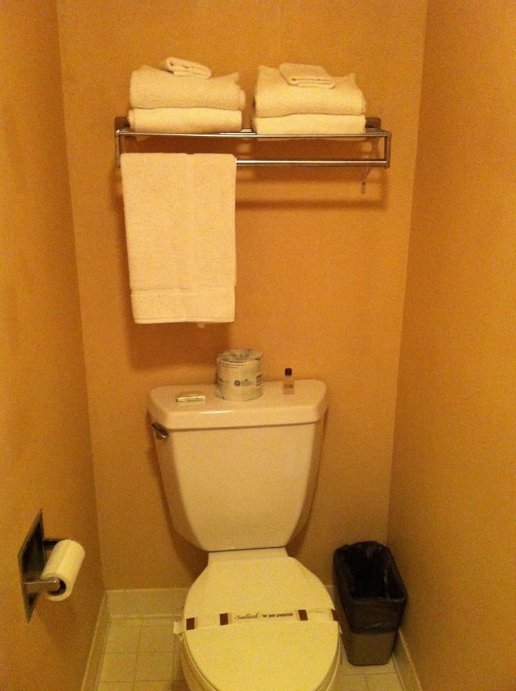 Lake Harmony Inn property views in Lake Harmony — gallery photo 3