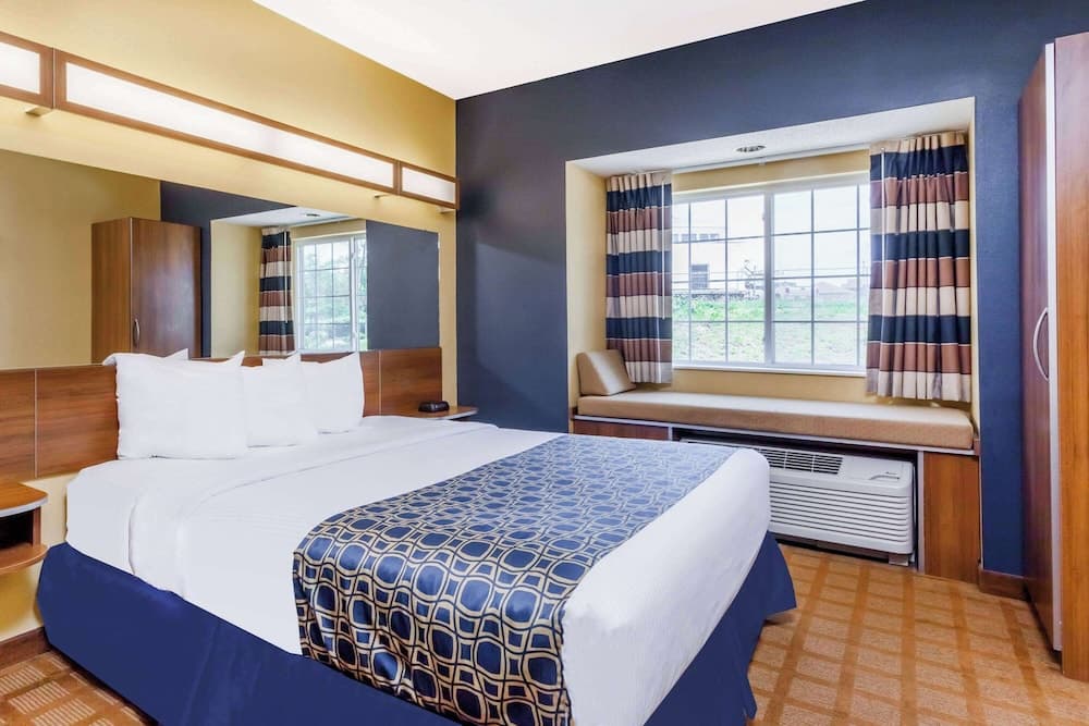Microtel Inn & Suites by Wyndham Dickson City/Scranton gallery photo in Scranton, PA — image 7