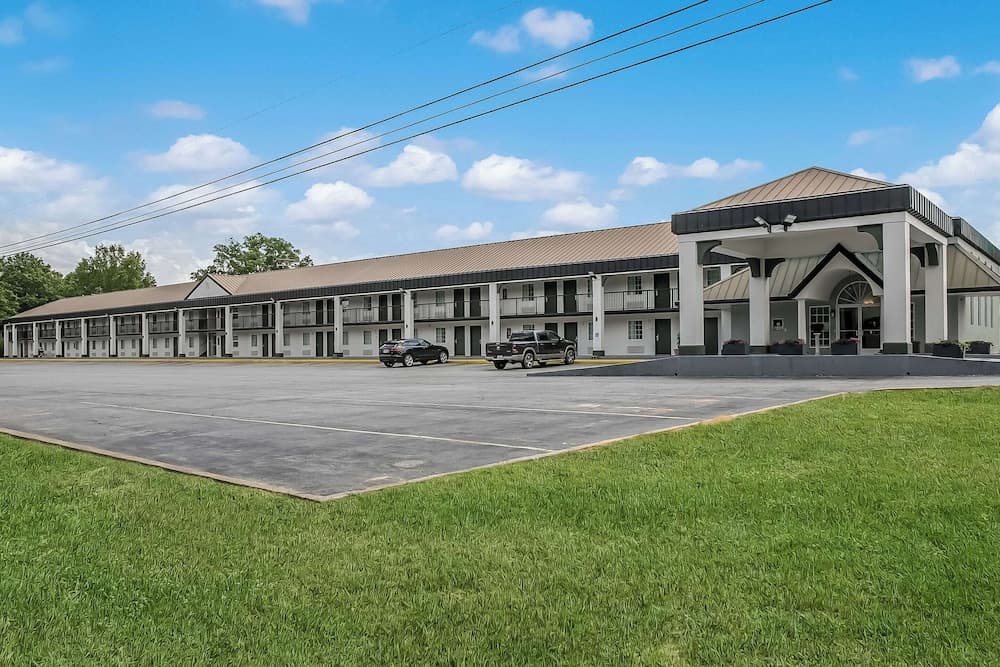 Quality Inn Elberton featured exterior or lobby in Elberton, GA — similar hotel