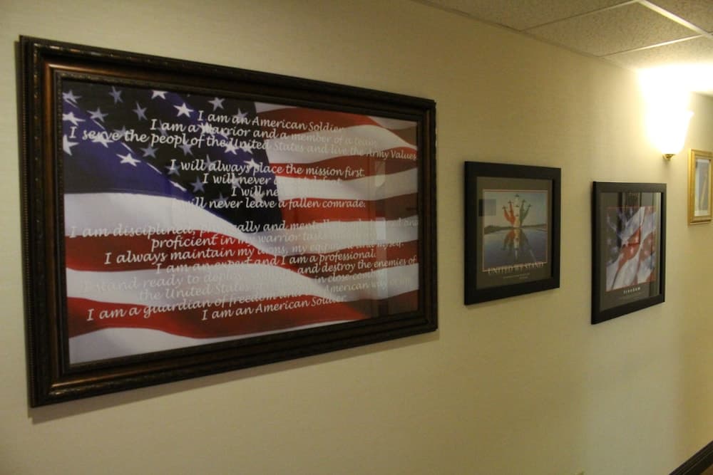 Hometown Inn interior in Thomasville, AL — gallery photo 2