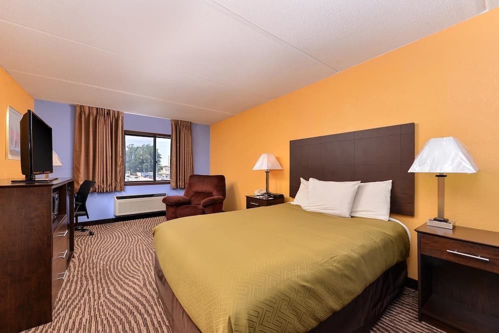 Americas Best Value Inn Clear Lake property views in Clear Lake, IA — gallery photo 3