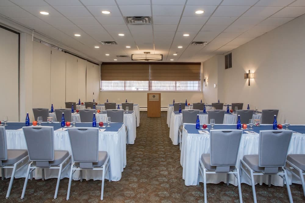 The Kenilworth Hotel - Airport West gallery photo in Kenilworth, NJ — image 15