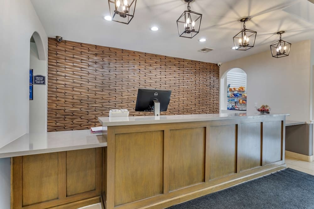 Best Western Sugarland Inn interior in Sugar Land, TX — gallery photo 2
