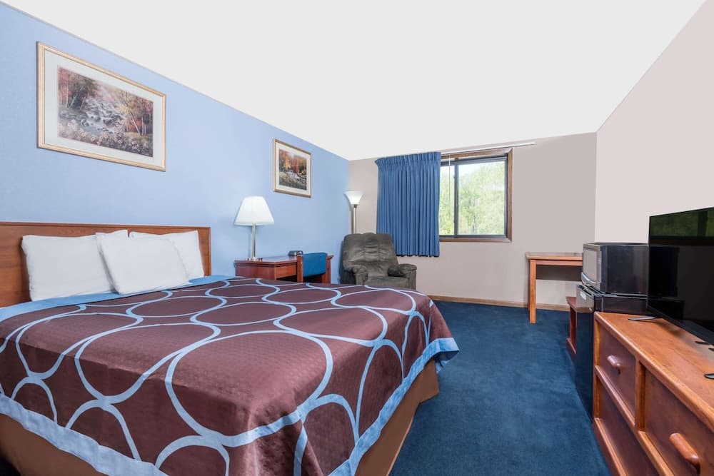 Super 8 by Wyndham Mankato property views in Mankato, MN — gallery photo 3