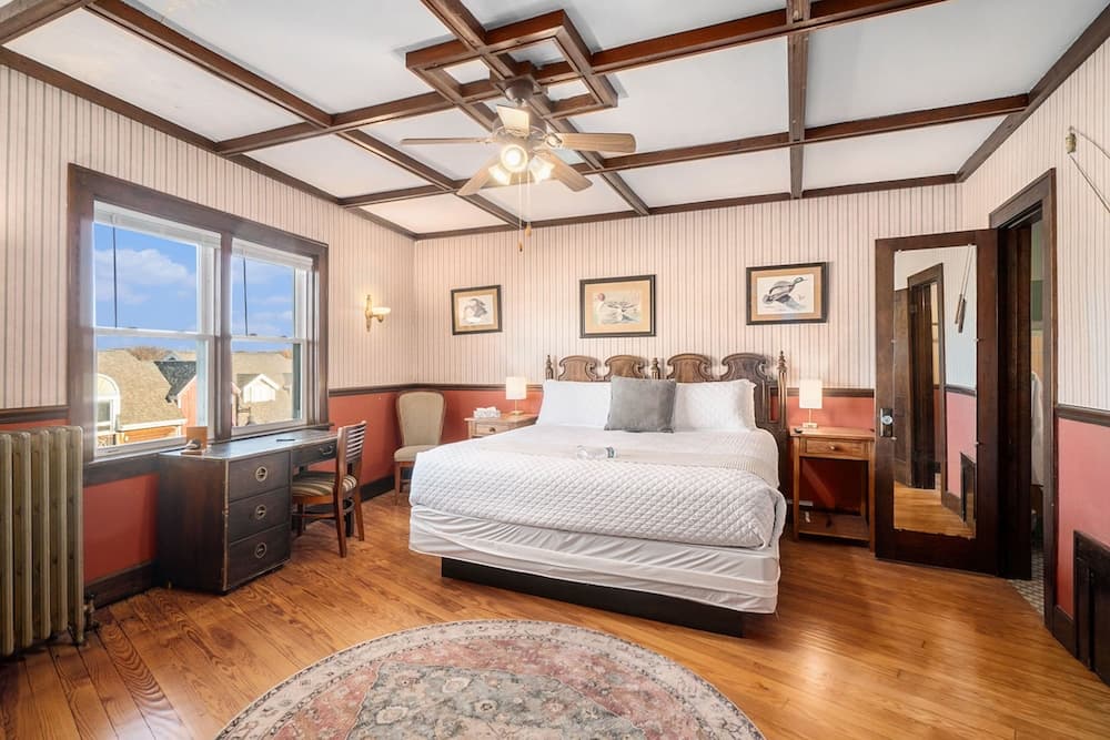 Historic Hotel Nichols interior in South Haven, MI — gallery photo 2