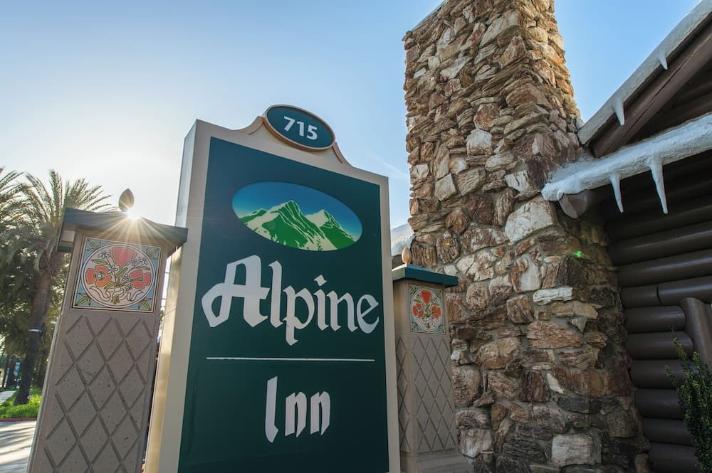 Alpine Inn near Convention Center and the Park gallery photo in Anaheim, CA — image 14