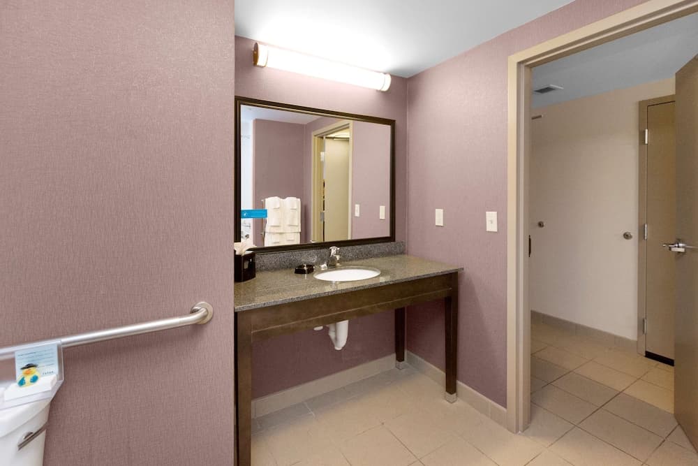 Hampton Inn Butler gallery photo in Butler, PA — image 15