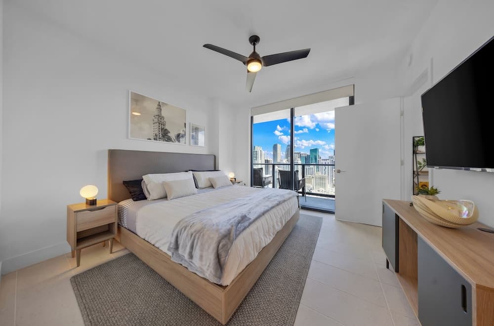 DTW Miami Luxury 1BR with Urban Views interior in Miami, FL — gallery photo 2