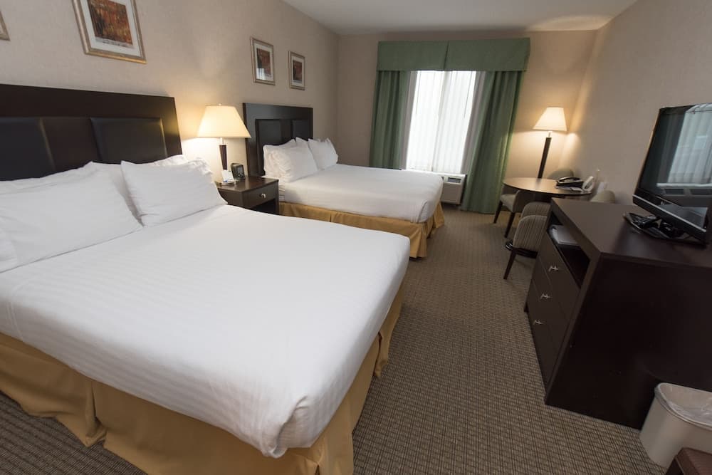 Holiday Inn Express Hotel & Suites in North East (Erie) by IHG property views in North East — gallery photo 3