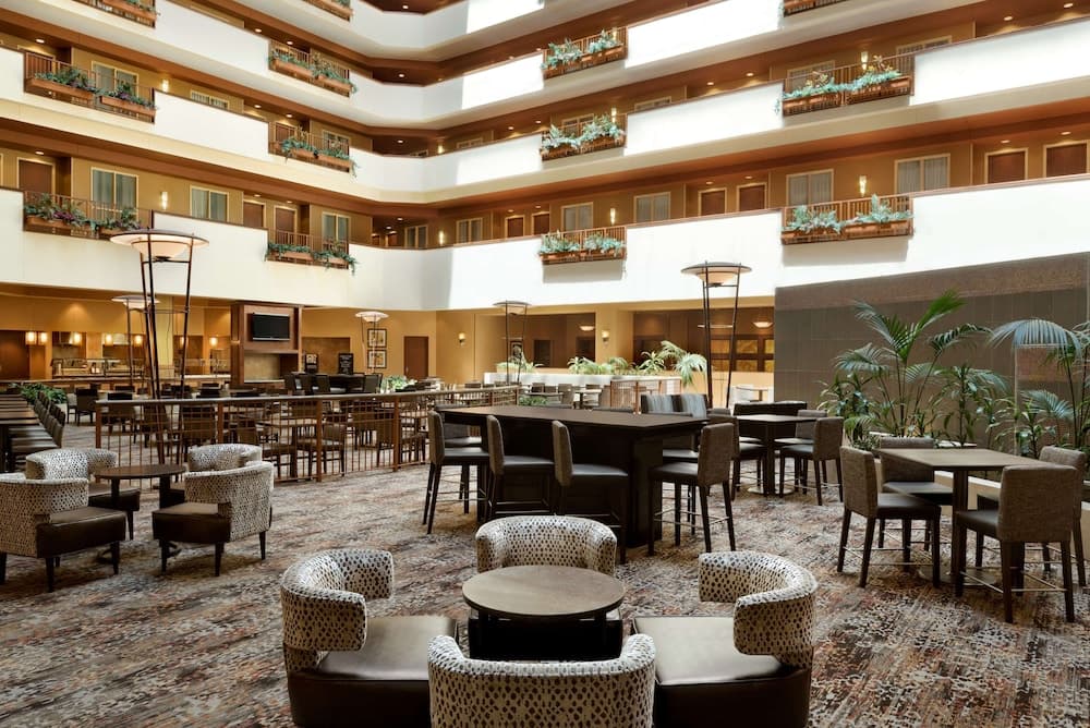 Embassy Suites by Hilton E Peoria Riverfront Conf Center interior in East Peoria, IL — gallery photo 2