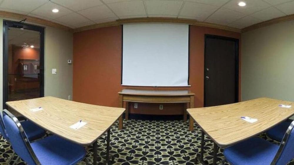 Holiday Inn Express Fayetteville- Univ of AR Area by IHG gallery photo in Fayetteville, AR — image 28