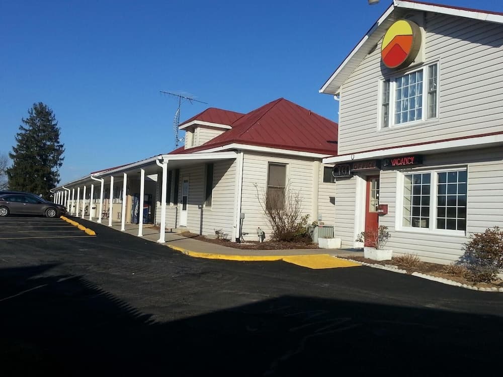 Budget Inn By OYO Natural Bridge I-81 featured exterior or lobby in Natural Bridge — similar hotel