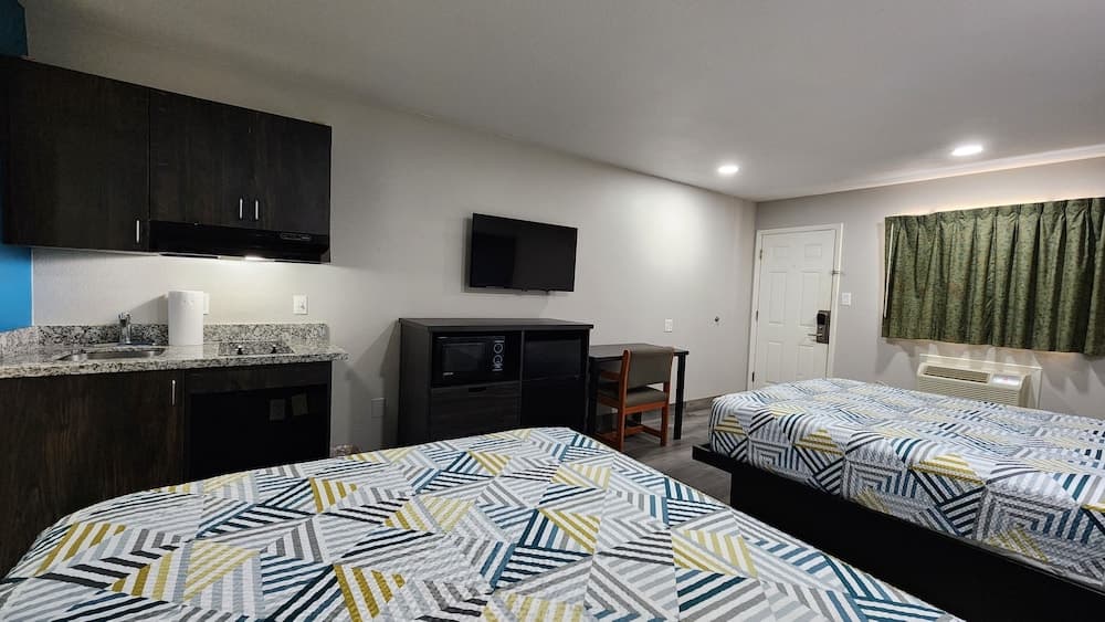 Scottish Inn & Suites interior in Wharton, TX — gallery photo 2