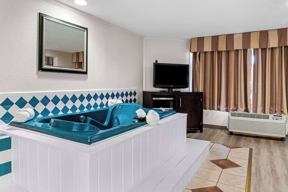 Rodeway Inn & Suites Saginaw I-675 gallery photo in Saginaw, MI — image 16