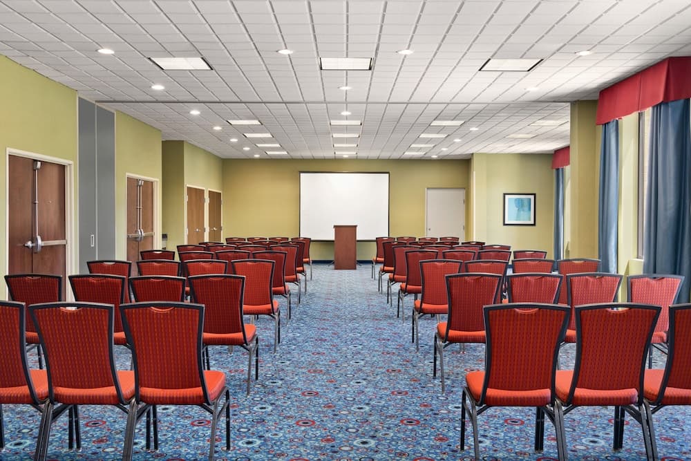 Holiday Inn Express & Suites Akron Regional Airport Area by IHG gallery photo in Akron, OH — image 45