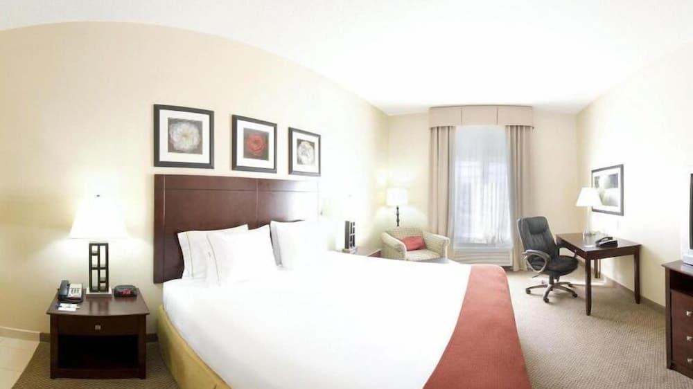Holiday Inn Express & Suites Dickson by IHG interior in Dickson, TN — gallery photo 2