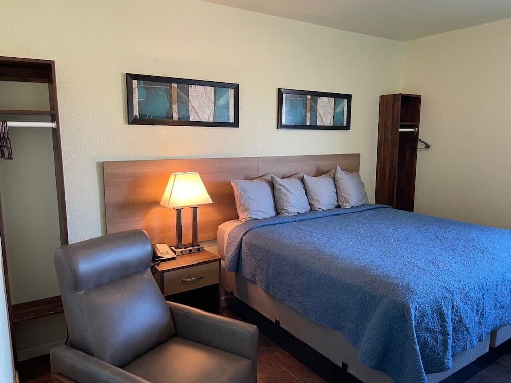 Hotel Dakota property views in Killdeer, ND — gallery photo 3