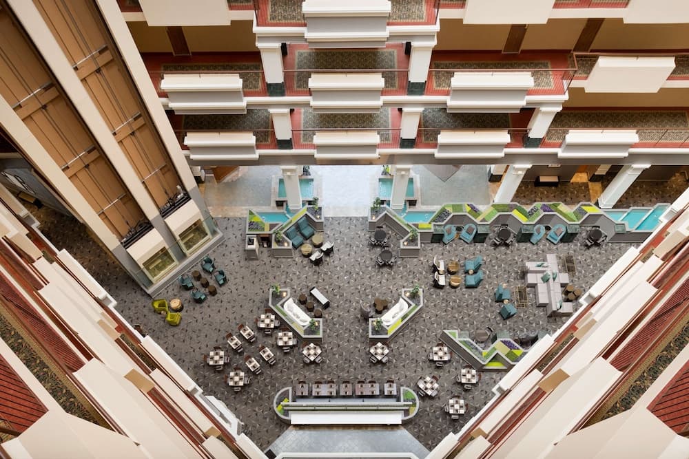 Hilton Chicago/Oak Brook Suites interior in Villa Park, IL — gallery photo 2