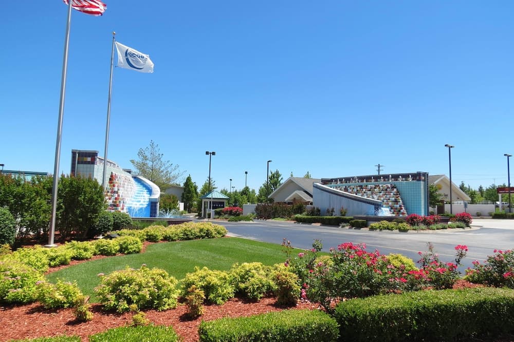 Oasis Hotel and Conv Center, an Ascend Collection Hotel gallery photo in Springfield, MO — image 18