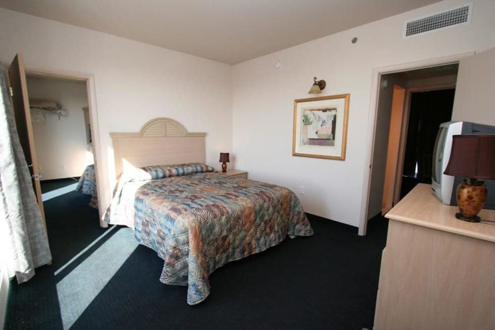 Acropolis Oceanfront Resort interior in North Wildwood, NJ — gallery photo 2