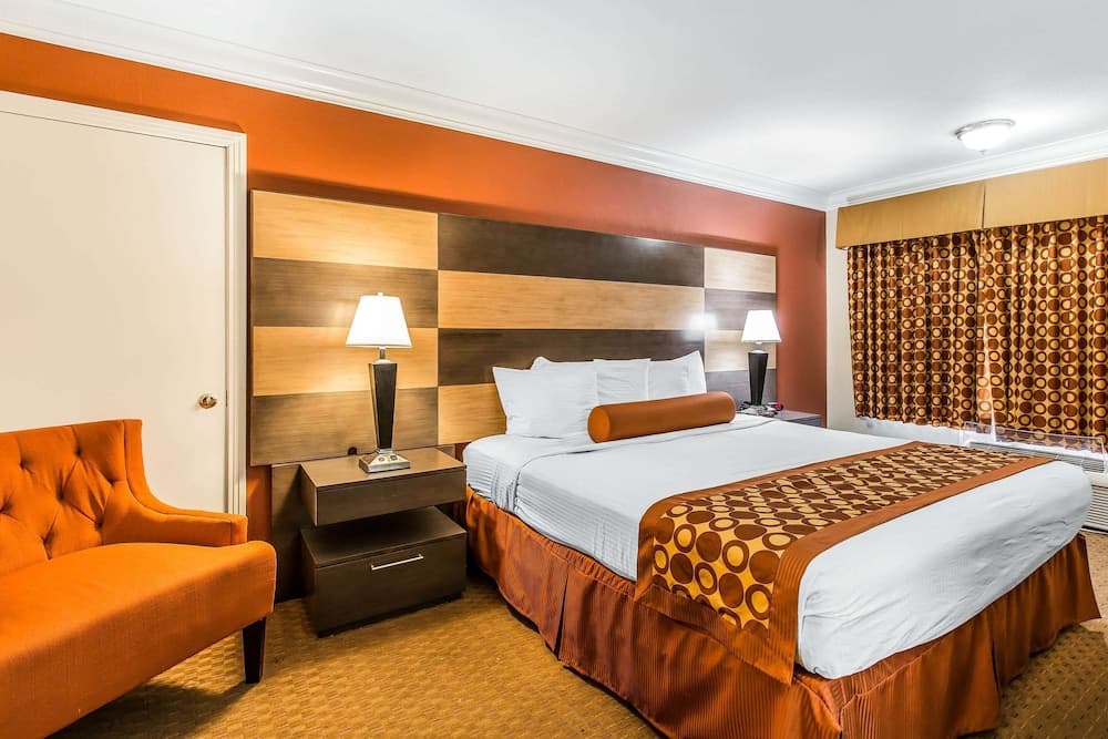 Rodeway Inn & Suites Canyon Lake-Menifee West gallery photo in Menifee, CA — image 11