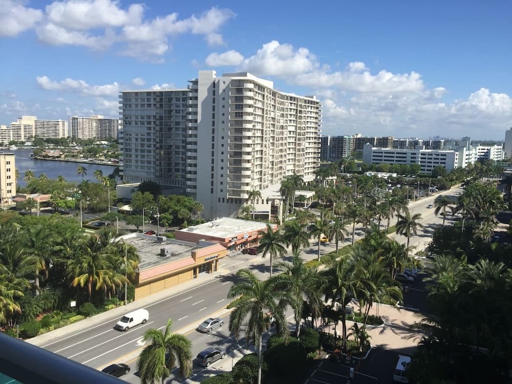 Beach Apartments Hollywood featured exterior or lobby in Hollywood, FL — similar hotel