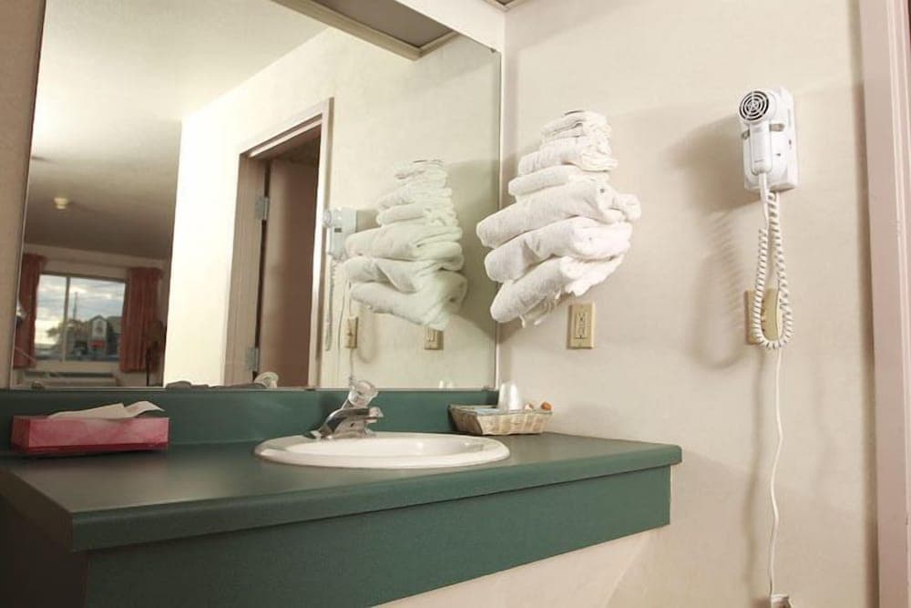 Beachfront Resort gallery photo in Port Clinton, OH — image 18
