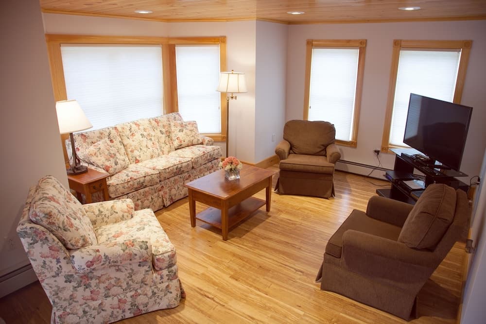 Blue Hill Lodge gallery photo in Claryville — image 45