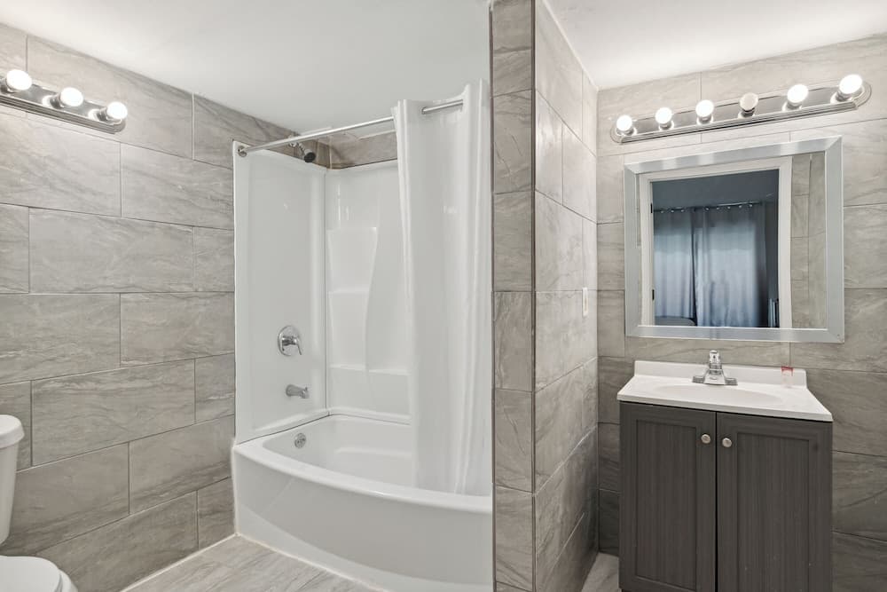 Miami Suites Hotel gallery photo in Toledo, OH — image 42