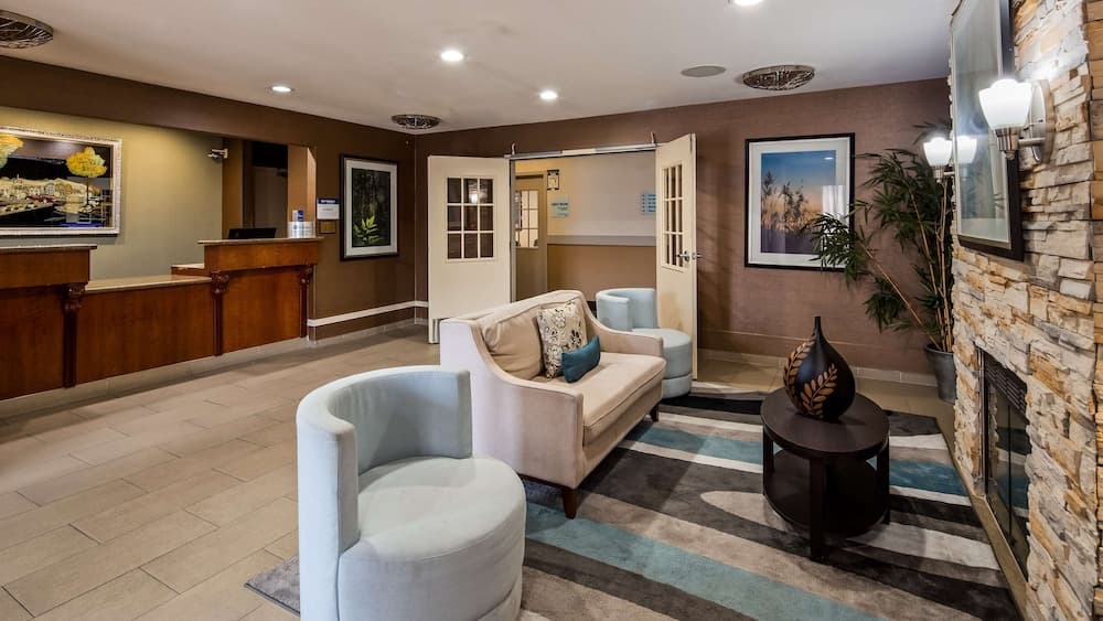 Best Western Brentwood Inn interior in Brentwood, CA — gallery photo 2