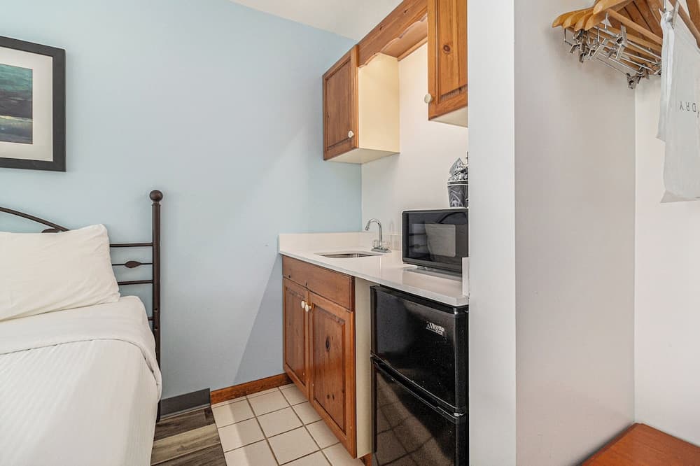 Snyder's Shoreline Inn gallery photo in Ludington, MI — image 162
