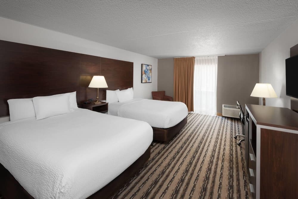 Endeavor Inn & Suites, Trademark Collection by Wyndham gallery photo in Topeka, KS — image 16