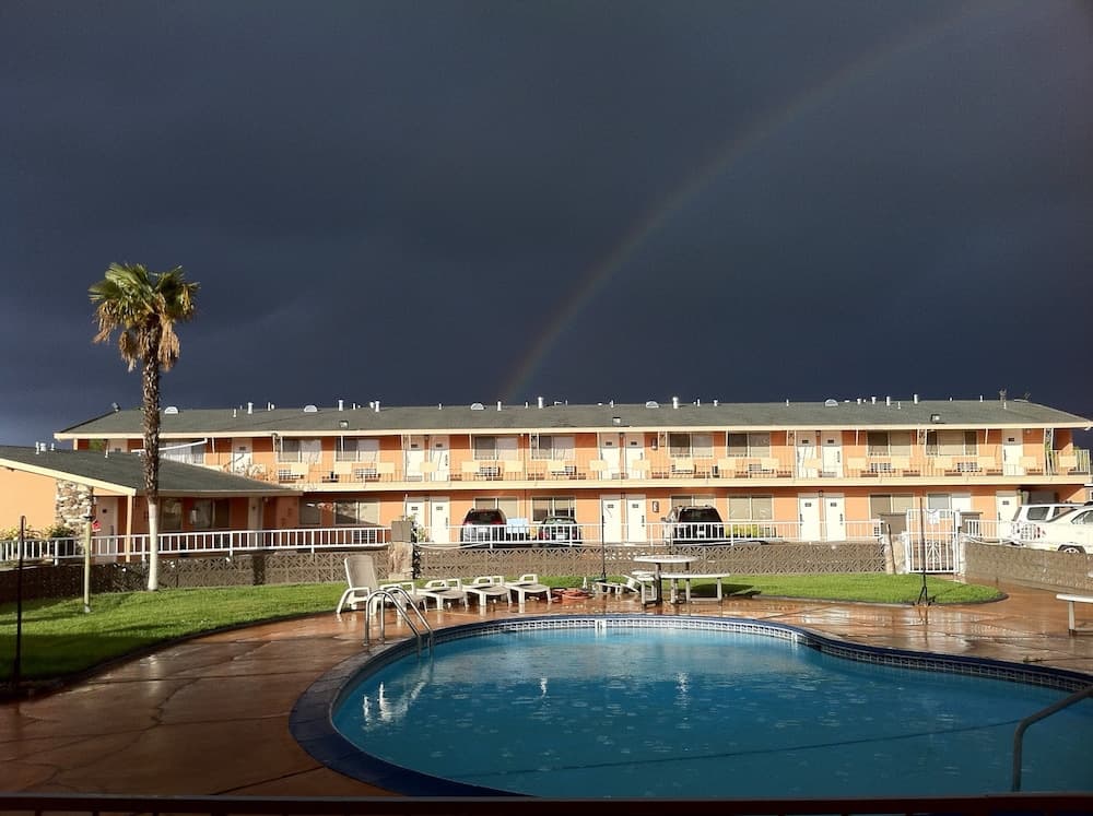 The River Inn and Suites interior in Red Bluff, CA — gallery photo 2