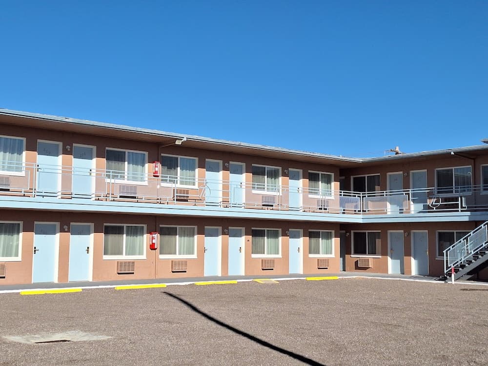 Leisure Lodge Motel interior in Grants, NM — gallery photo 2