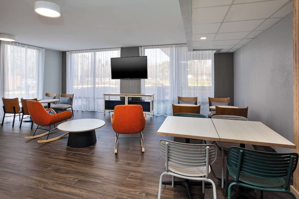 Spark By Hilton Jackson Ridgeland interior in Jackson, MS — gallery photo 2