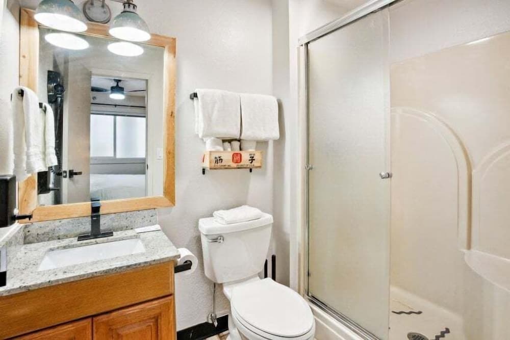 Highliner Hotel interior in Anchorage, AK — gallery photo 2