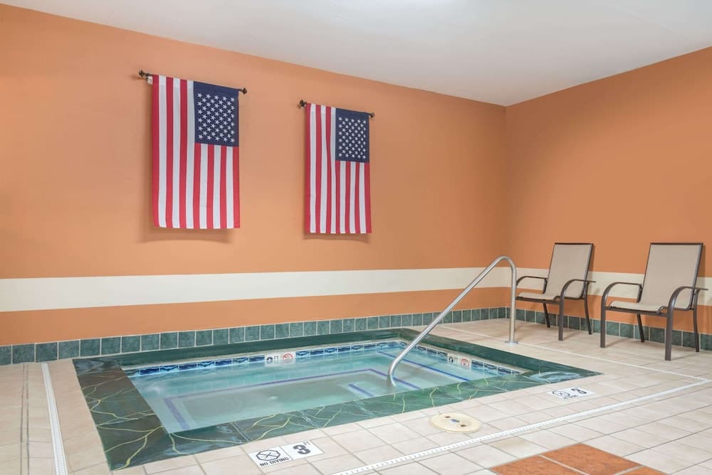 Ramada by Wyndham Catlettsburg Ashland gallery photo in Catlettsburg, KY — image 16