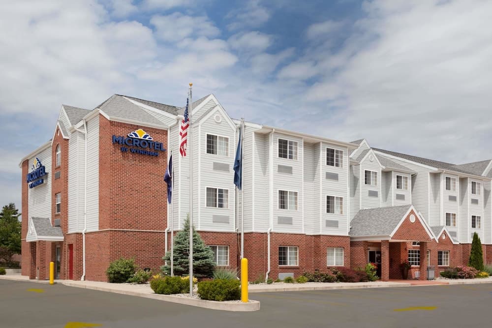 Microtel Inn & Suites by Wyndham South Bend/At Notre Dame Un featured exterior or lobby in South Bend, IN — similar hotel