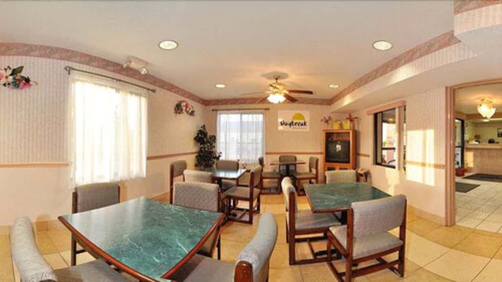 Days Inn by Wyndham Panama City/Callaway gallery photo in Panama City, FL — image 17