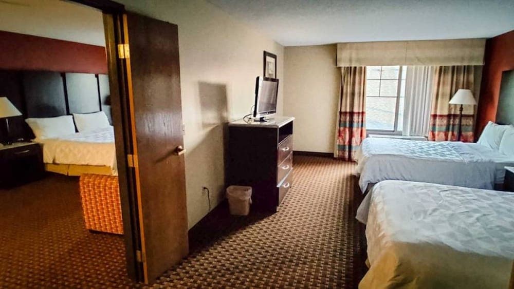 DoubleTree by Hilton Owatonna interior in Owatonna, MN — gallery photo 2